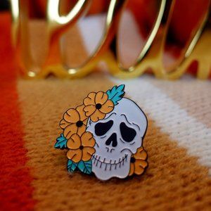 Cartoon Rose Skull Bull Head Shape Paint Badge - Yellow / Pink